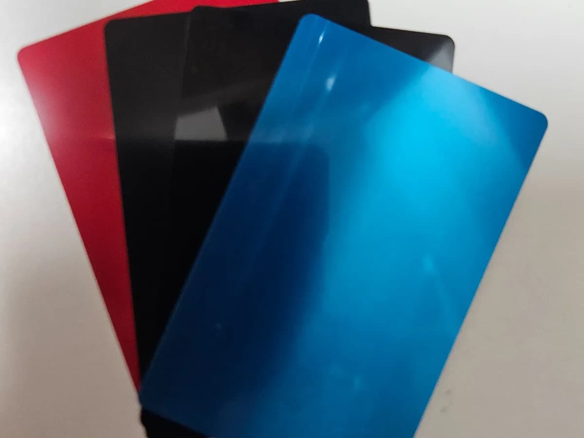 Carte d affaire en aluminium gravee au laser — Rouge